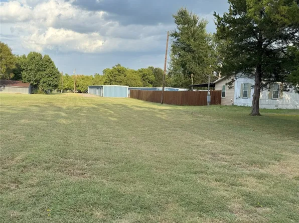 709 S Grand St, Wolfe City, TX 75496