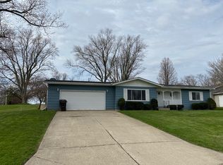 4513 Parkview Dr, Mccullom Lake, IL 60050