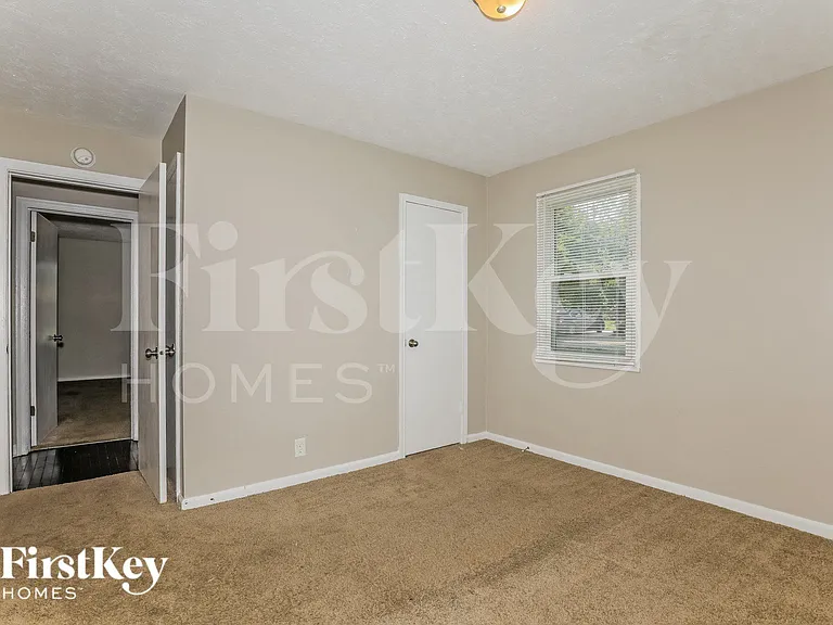 2825 Kessler Blvd — Photo 11