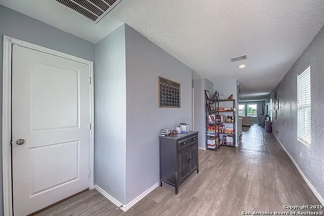 4 bed, 2.0 bath, 1606 sqft, $1,675 — Photo 3