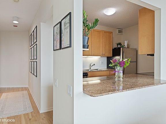 5th image of 400 N La Salle Dr APT 2711