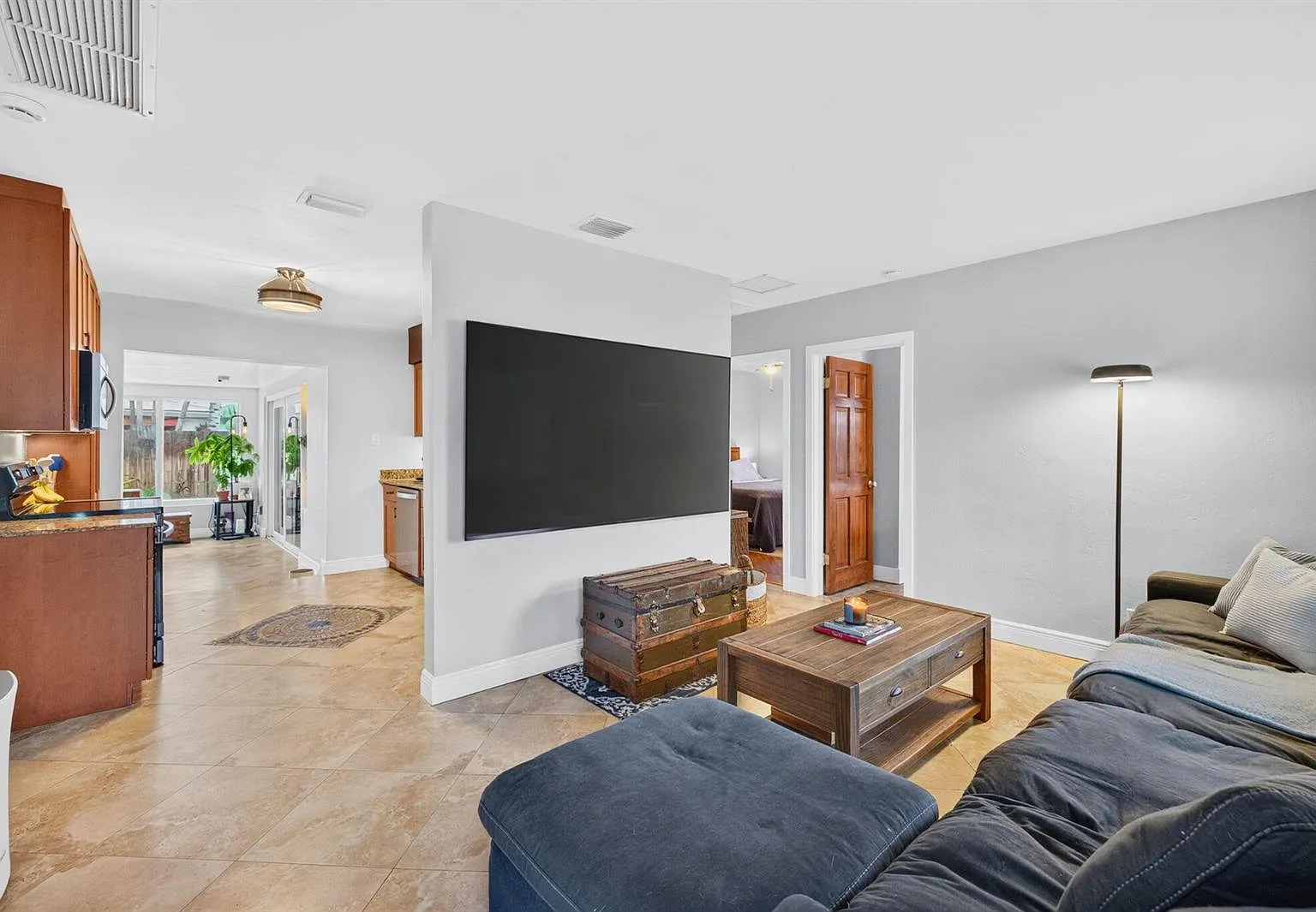 2 bed, 1248 sqft, $4,000 — Photo 3