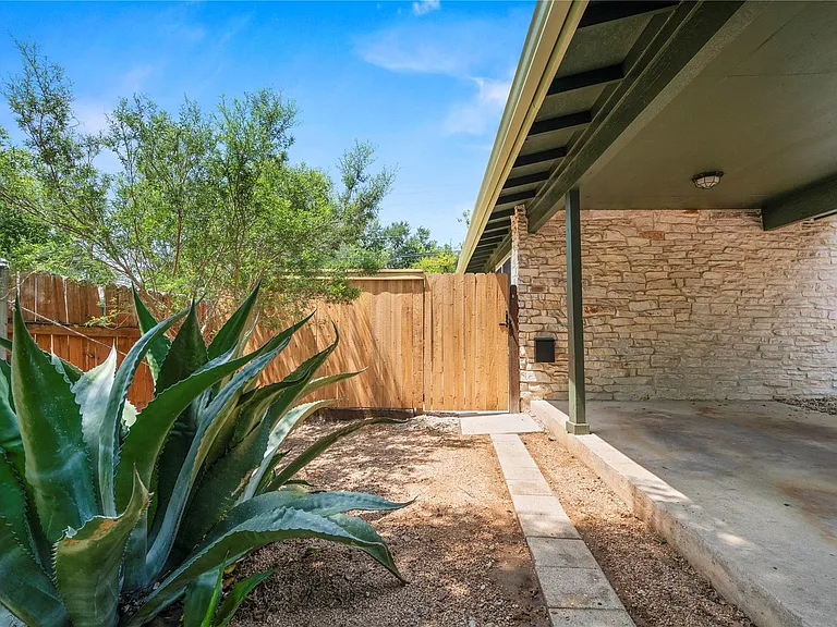 3508 Southridge Dr — Photo 3