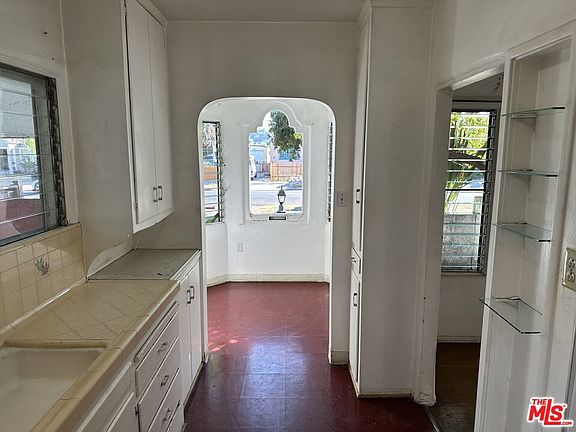 5th image of 3231 Garden Ave