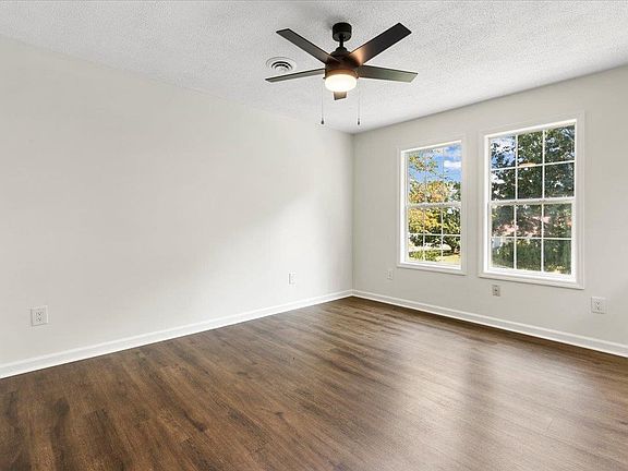 4th image of 7521 Brandon Rd