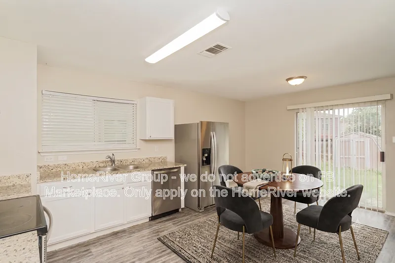 4 bed, 2.5 bath, 1637 sqft, $1,570 — Photo 3