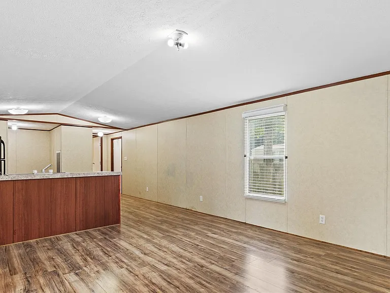 91 Maple Ln — Photo 3