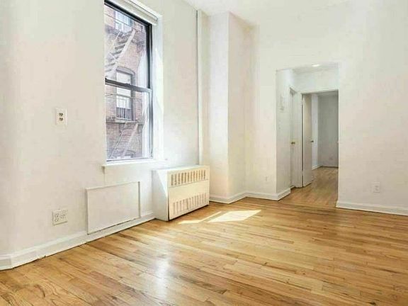 3rd image of 203 W 91st St #1CC