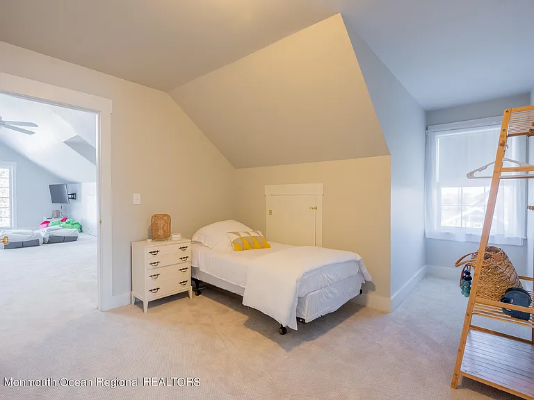 128 Park Ave — Photo 23