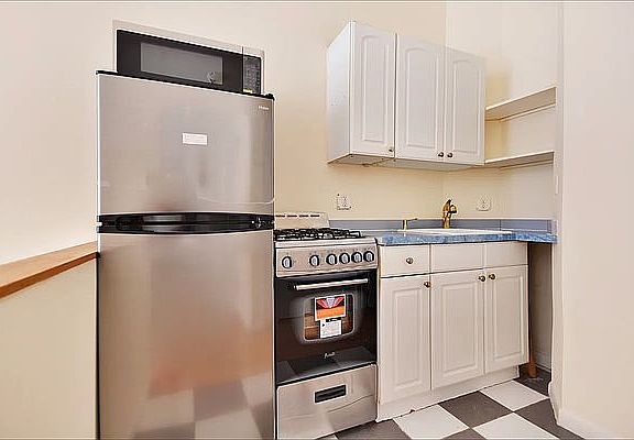 4th image of 334 E 94th St APT 1D