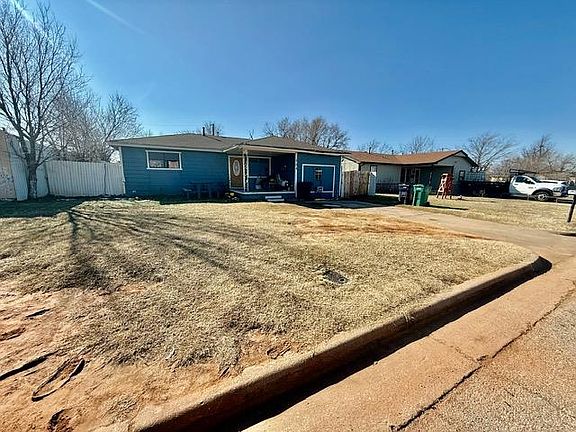 2nd image of 804 SE 60th Ter