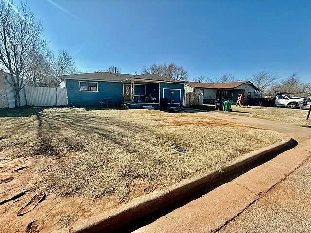804 SE 60th Ter — Photo 1