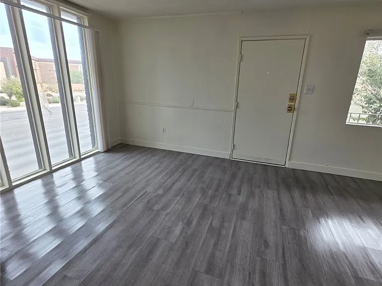1107 E Desert Inn Rd #9 — Photo 3