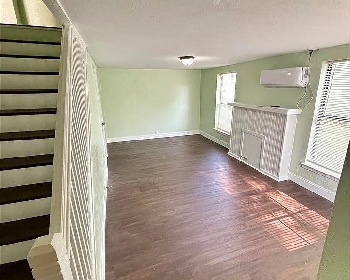 1711 Beverly Dr — Photo 2