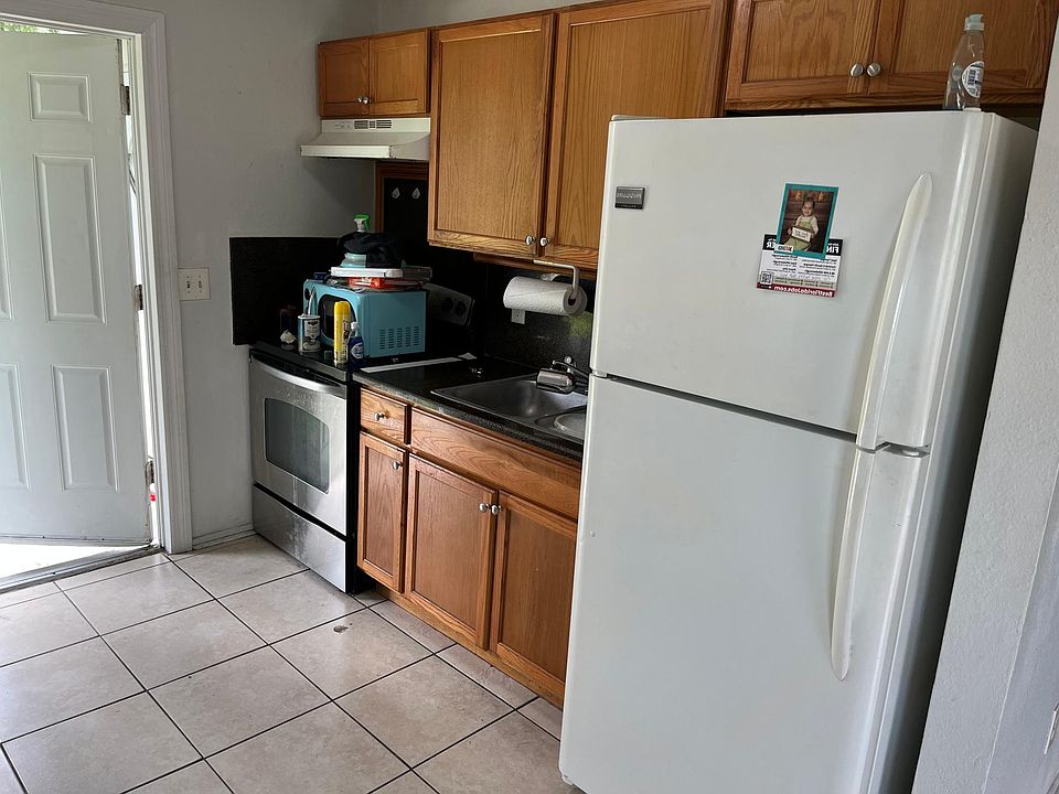 2nd image of 409 E Shell Point Rd #409