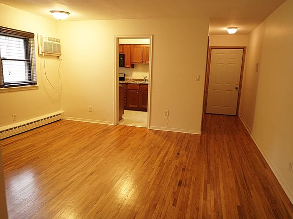 5th image of 388 Laurel Ave APT 5
