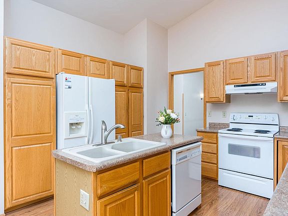 5th image of 708 South 2nd Street