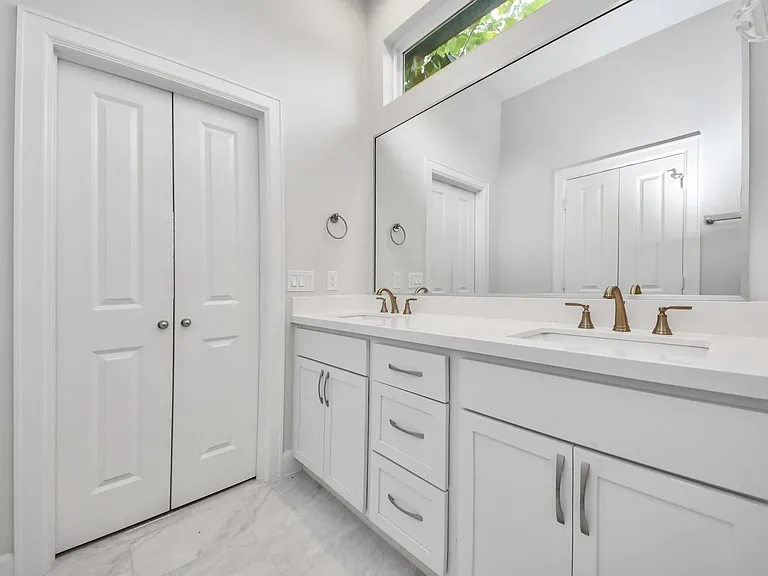 9577 Neuens Rd #B — Photo 24