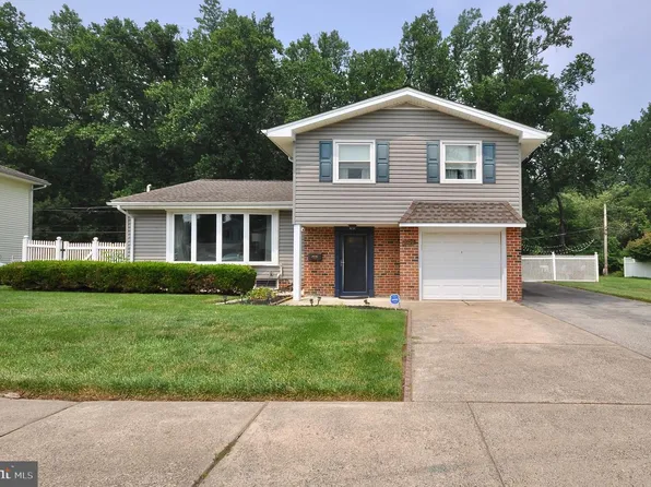 1020 Norvelt Dr, Philadelphia, PA 19115