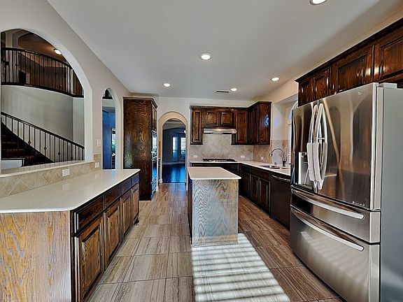 4th image of 1604 Vintage Ln