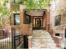 2326 N Southport Ave, Chicago, IL