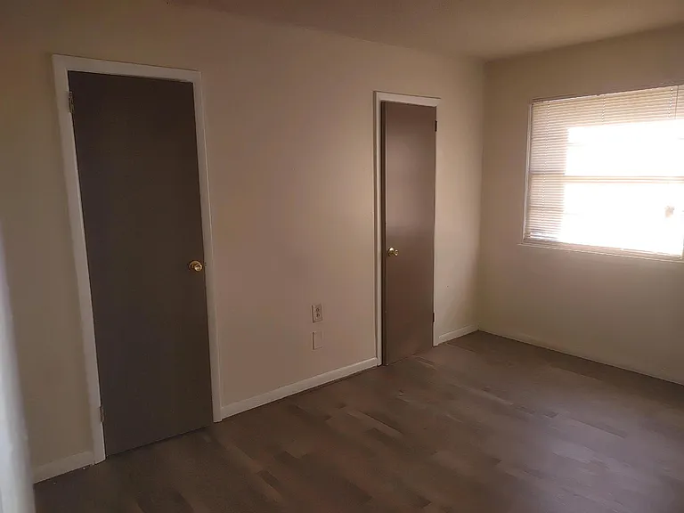 1710 Avenue V — Photo 9