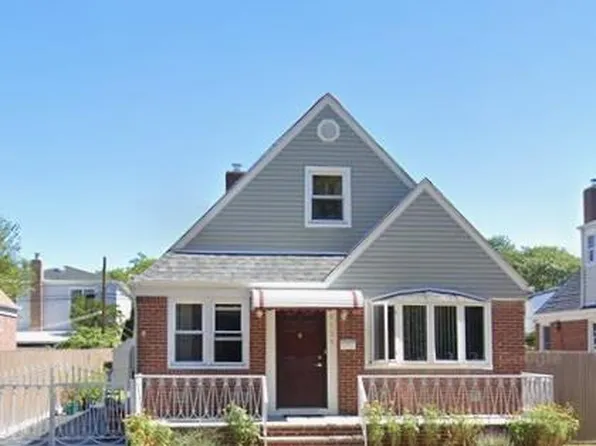 8135 257th Street, Glen Oaks, NY 11004