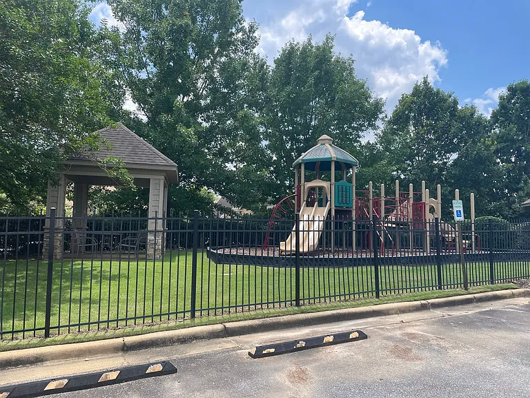 324 Frontier Cir — Photo 43