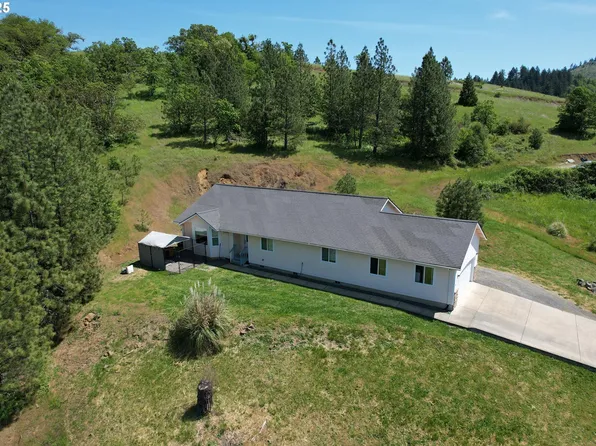 1357 NE Ballard Ct, Myrtle Creek, OR 97457