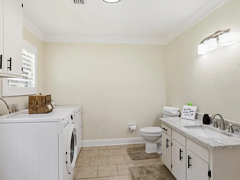 3456 Mahoney Dr — Photo 2