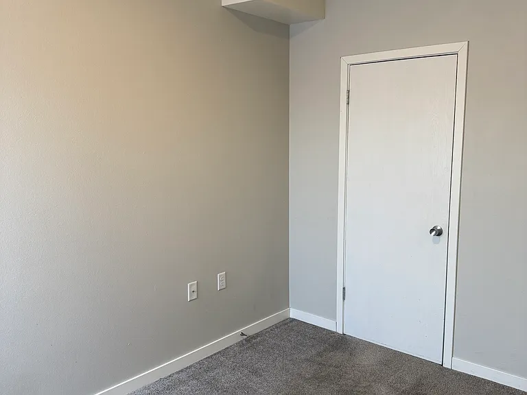 325 E College St #S — Photo 17