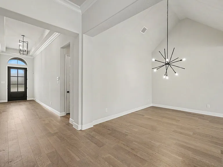 2200 Shady Hill Dr — Photo 2
