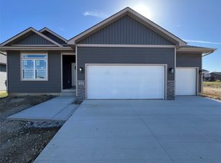542 SE Hollow Ct, West Des Moines, IA 50265