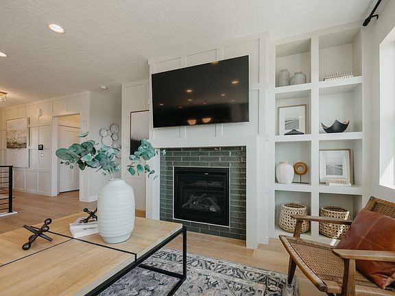 4th image of 5177 S Paramount Dr #321