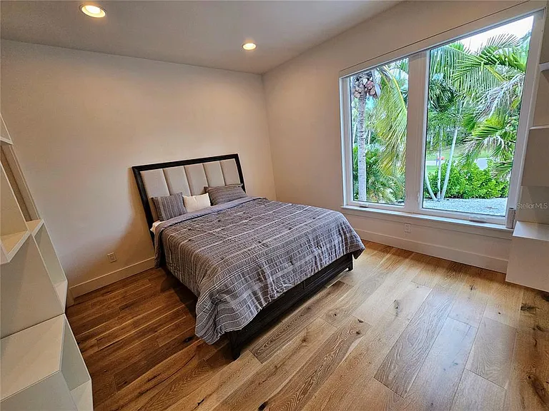 2408 Nassau St — Photo 31