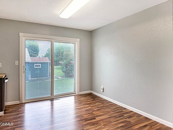 5th image of 180 16th Ave N