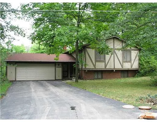 3825 Elmhill Dr photo 1