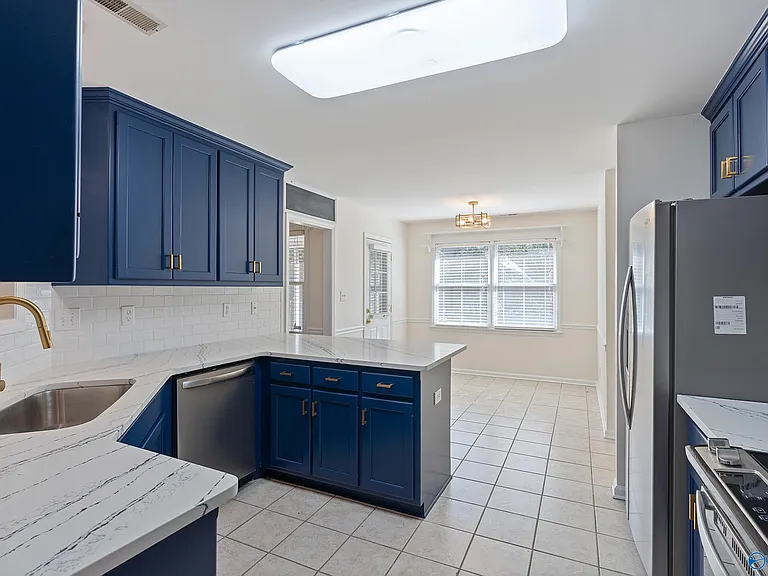 231 Jarrett Ln — Photo 3