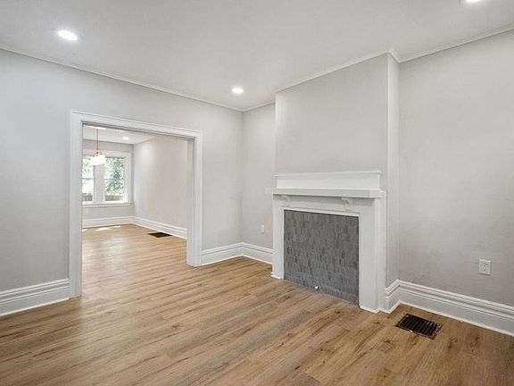 4th image of 3258 Bainton St