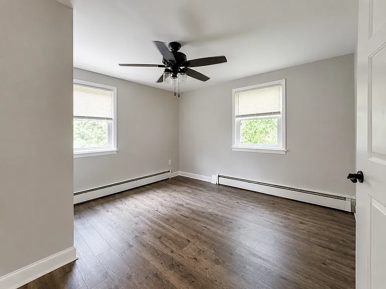 20 Woodlawn Ave #B — Photo 5