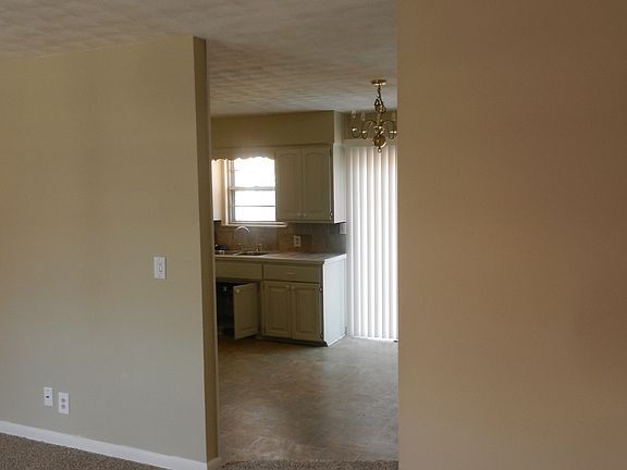 Living Rm view to Kit/Dining