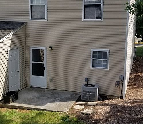 3rd image of 1401 Jennifer Dr