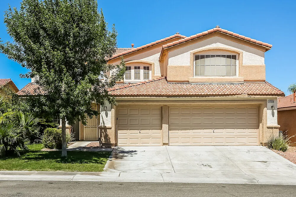 5 bed, 3.0 bath, 2696 sqft, $2,795 — Photo 1