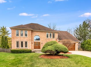 233 E Kerry Brook Ln, Arlington Heights, IL 60004