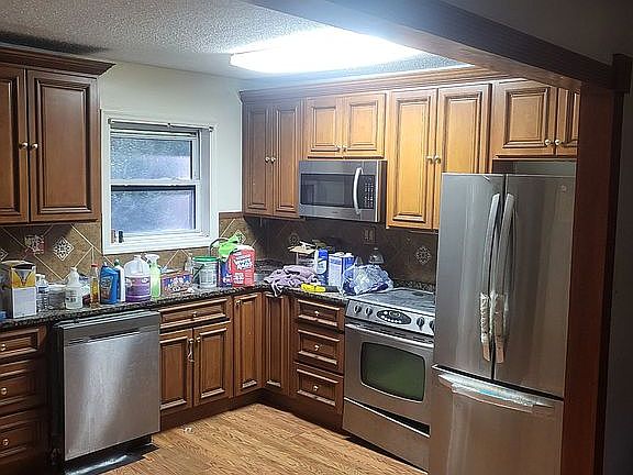 4th image of 604 Ernest St