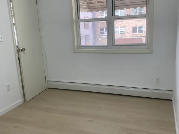 348 Bleecker Street image 3 of 6