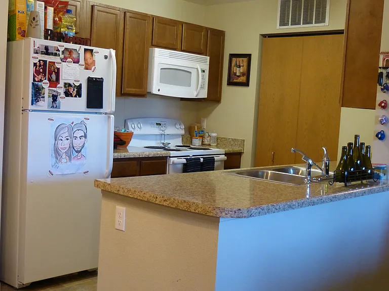 Creekside Apartments — Photo 7