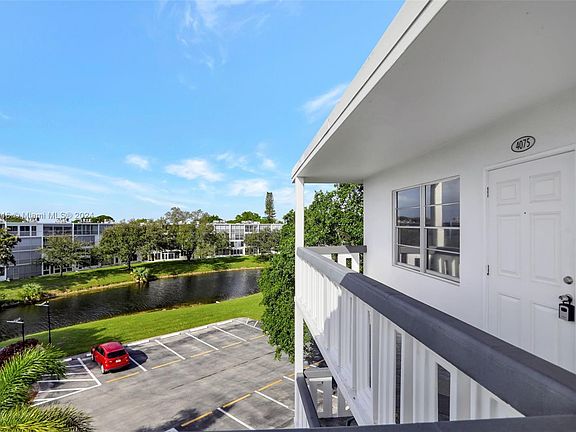 4th image of 4075 Oakridge Dr #4075-F