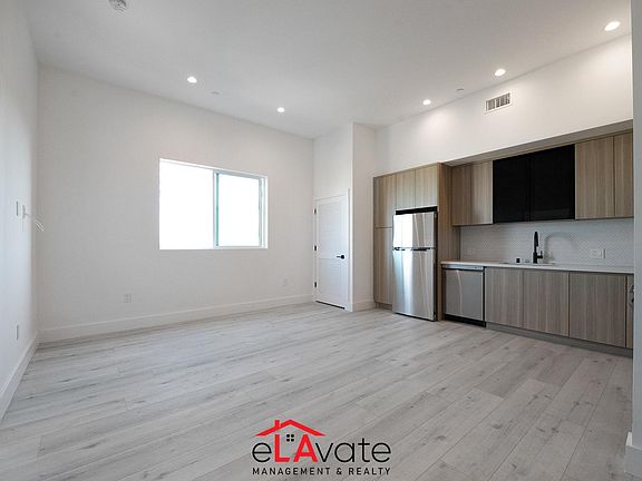 3rd image of 924 S Catalina St #304