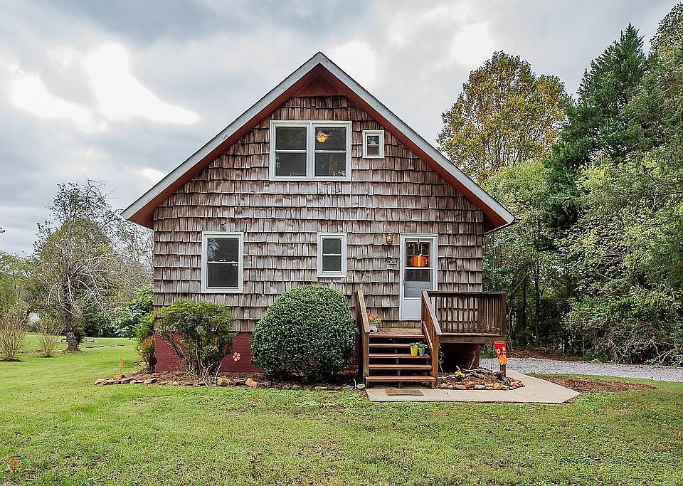 3 bdrm/2 bath lakefront home